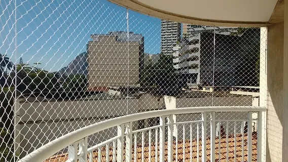 descubra-como-a-tela-de-protecao-para-sacada-mantem-criancas-e-pets-seguros-em-casa-seguranca-e-tranquilidade-para-sua-familia